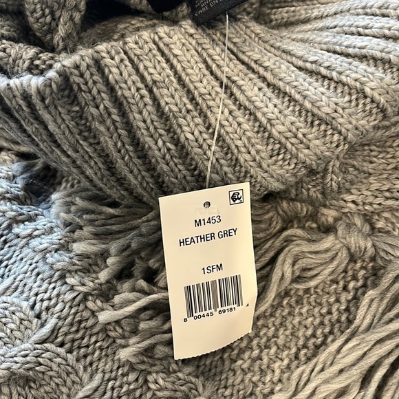 Steve Madden Turtleneck Poncho Sweater Fringe NWT - Picture 2 of 6